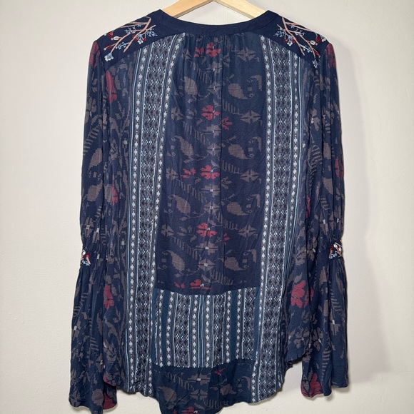 Lucky Brand Top Medium Blue Square Stitch Print Embroidered V-Neck‎ Boho Peasant - Picture 4 of 5